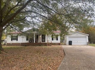 869 Pine Tree Dr, Senatobia, MS 38668