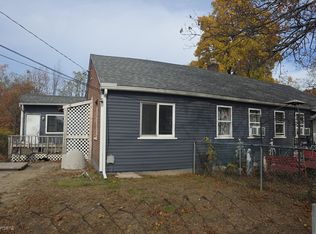 142 Putnam Cir, Springfield, MA 01104