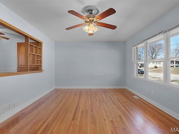 5th image of 112 Macarthur St