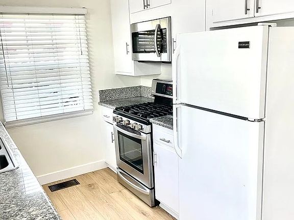 2nd image of 4551 Hazeltine Ave APT 1