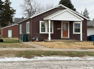 810 S 17th St, Quincy, IL 62301