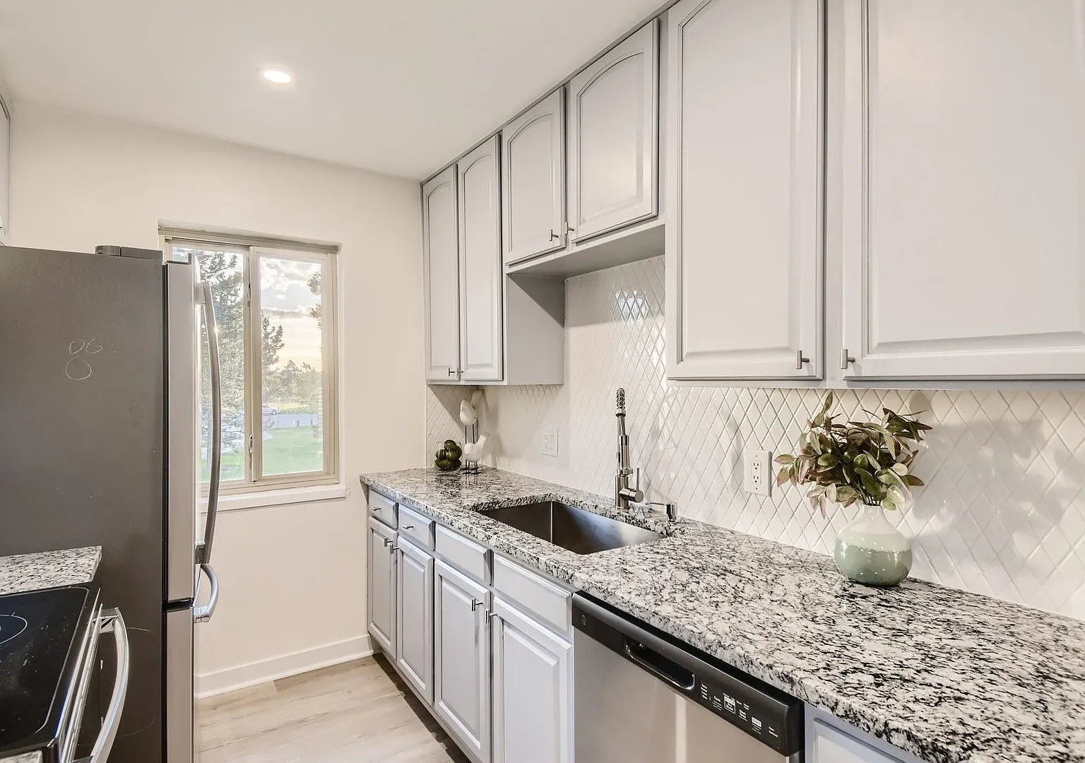 Beautiful End Unit Townhome Close to Cherry Creek Trail — Photo 3