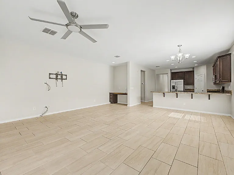 8530 W Flynn Ln — Photo 7