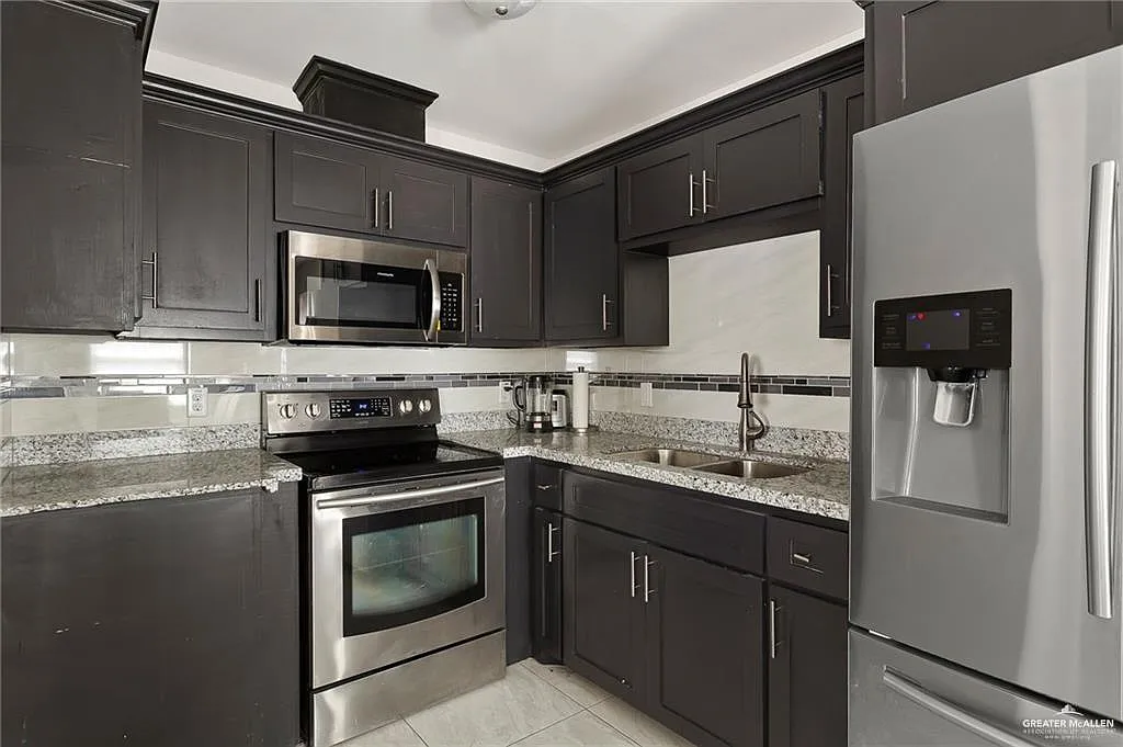 2 bed, 2.0 bath, 869 sqft, $960 — Photo 3