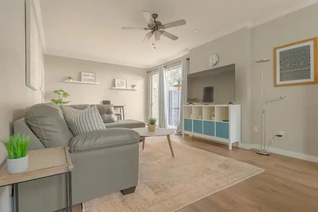 3 bed, 2.5 bath, 1686 sqft, $2,600 — Photo 3