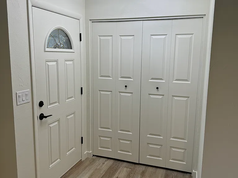 2810 E Clarendon Ave — Photo 5