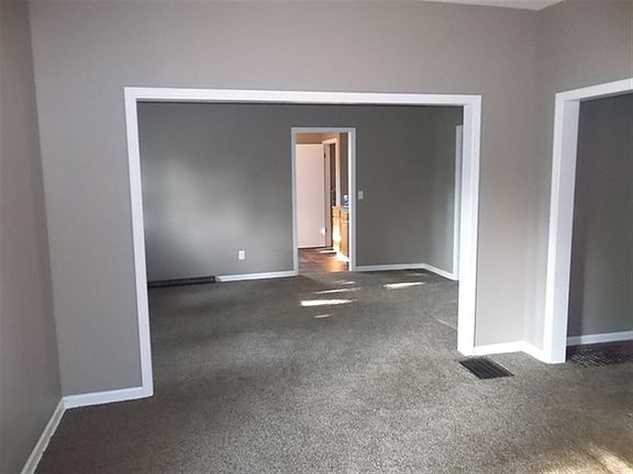 5th image of 2260 Crawford St