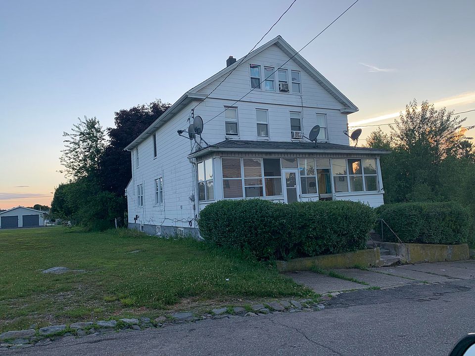2nd image of 758 Roosevelt St
