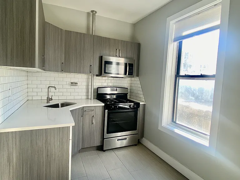 1517 Park Pl #9R — Photo 1