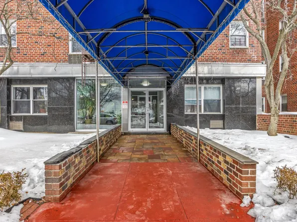 2580 Ocean Parkway image 1 of 13