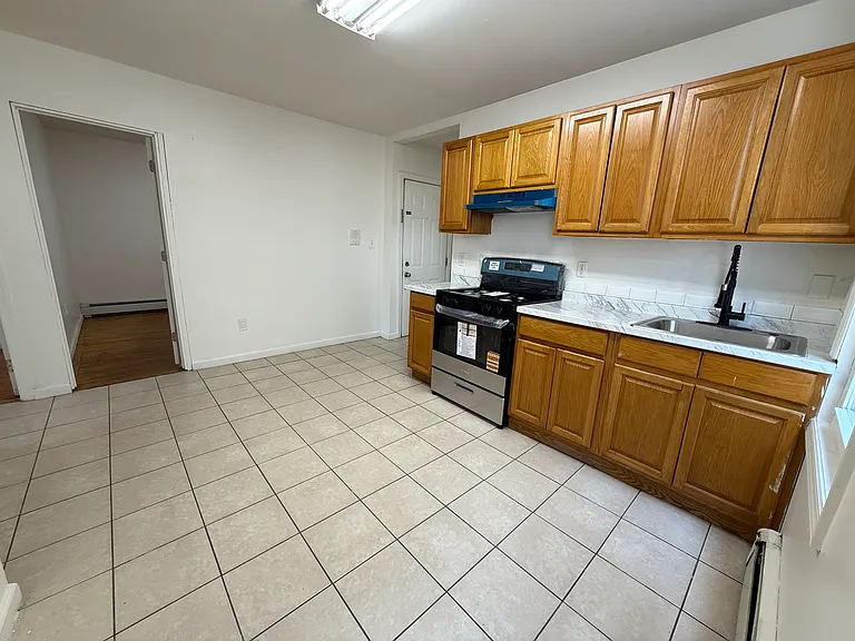 150 Harrison St #2 — Photo 2