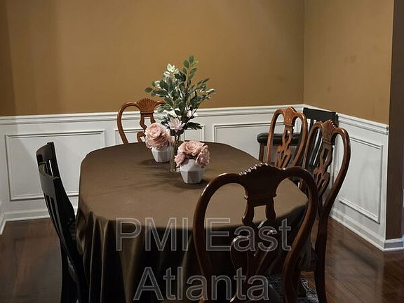 3rd image of 2232 Leicester Way SE