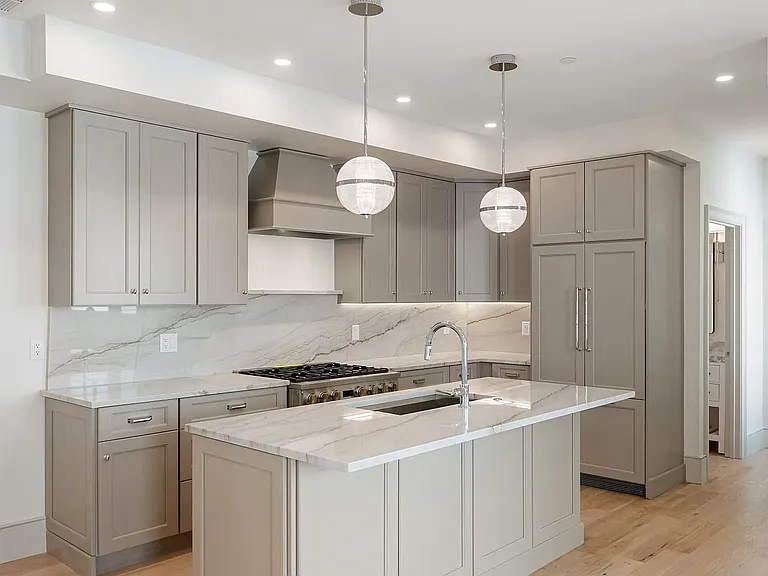 192 Green St #192 — Photo 1