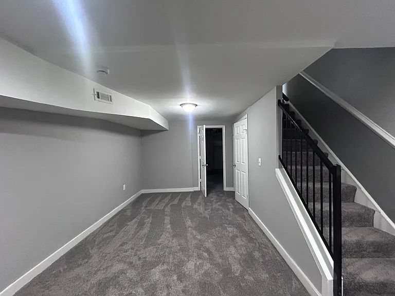 1053 N Kenwood Ave — Photo 10