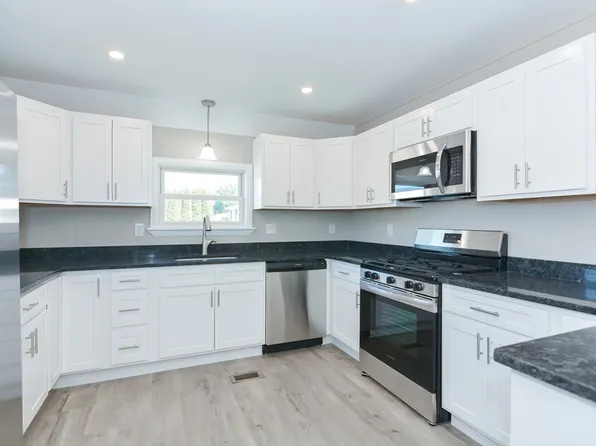 10 Rita Dr, Attleboro, MA 02703