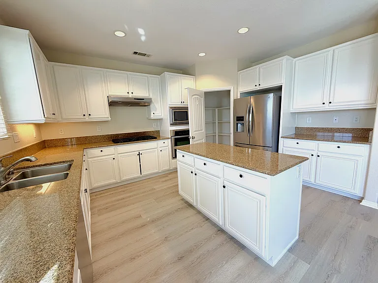 40220 Emily Pl — Photo 16