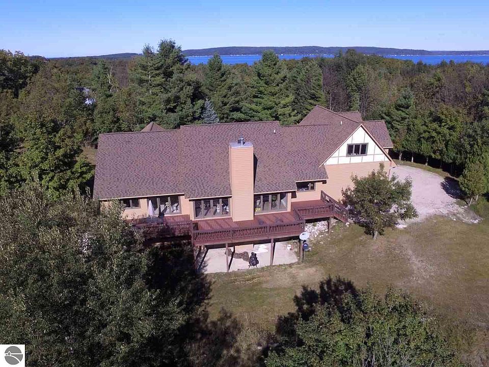 1st image of 1904 Golf Ln