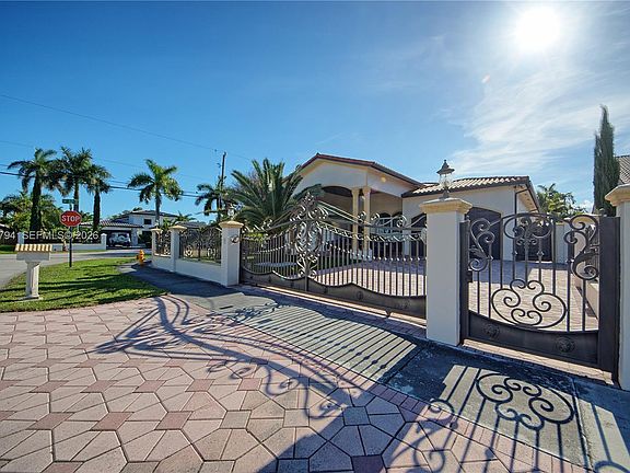 5th image of 3190 SW 133rd Ct
