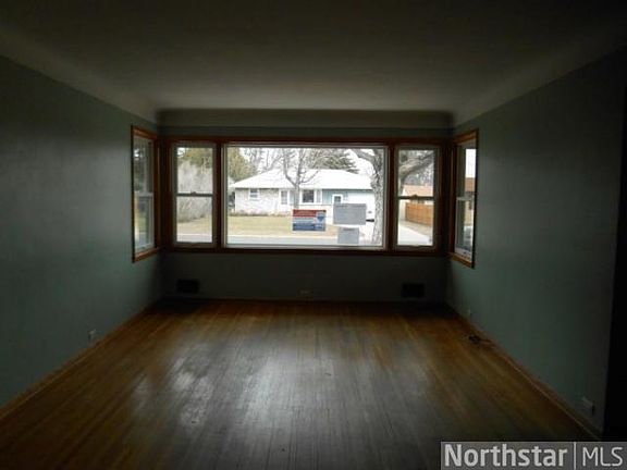 4th image of 709 12th St W