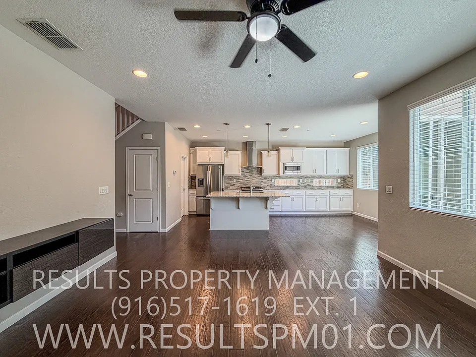 1041 Bridlewood Dr