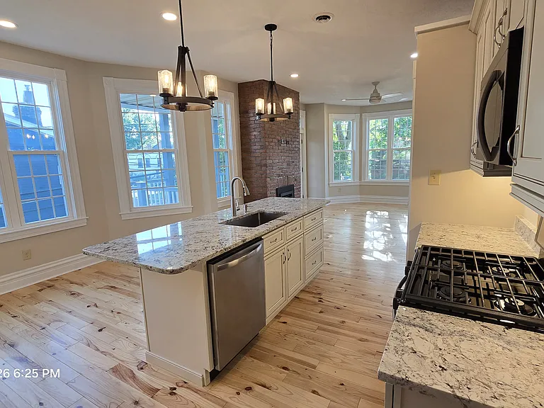 208 Center Ave #2 — Photo 4