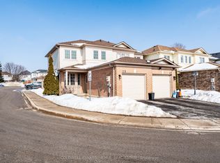 15 Greengrove Way, Whitby, ON L1R2N4