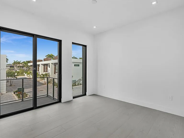 4640 SW 32nd Ave #D1 — Photo 50