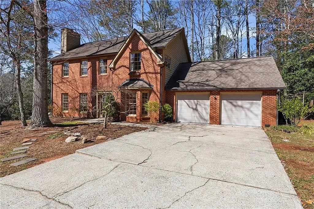 4 bed, 2.5 bath, 2276 sqft, $3,500 — Photo 2