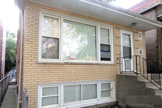 1st image of 6811 S Artesian Ave