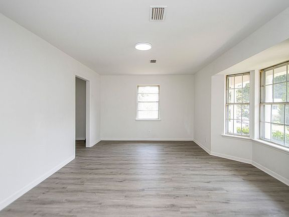 5th image of 7706 Leawood Blvd