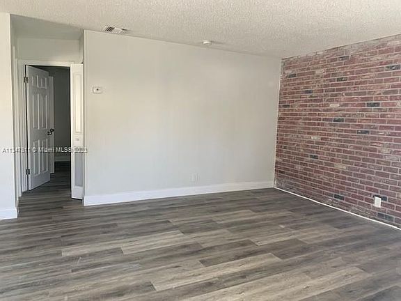 5th image of 405 SE 23rd Ave APT C