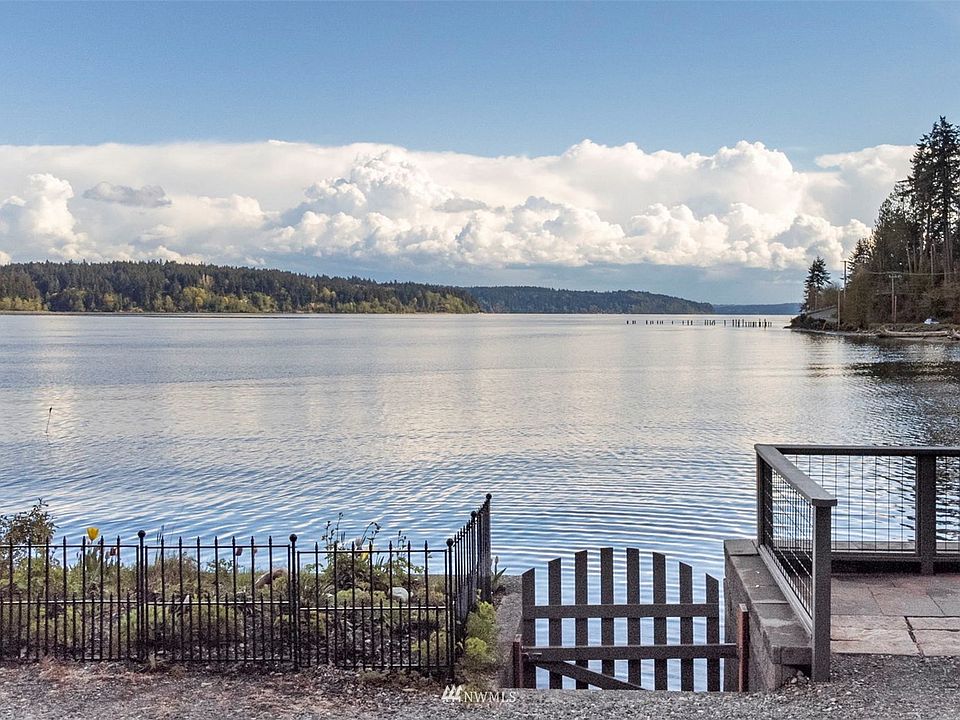 Take a few steps and you are on the Beach!  This is truly  usable waterfront.