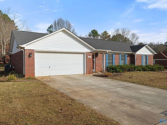 5th image of 207 Brook Wind Dr
