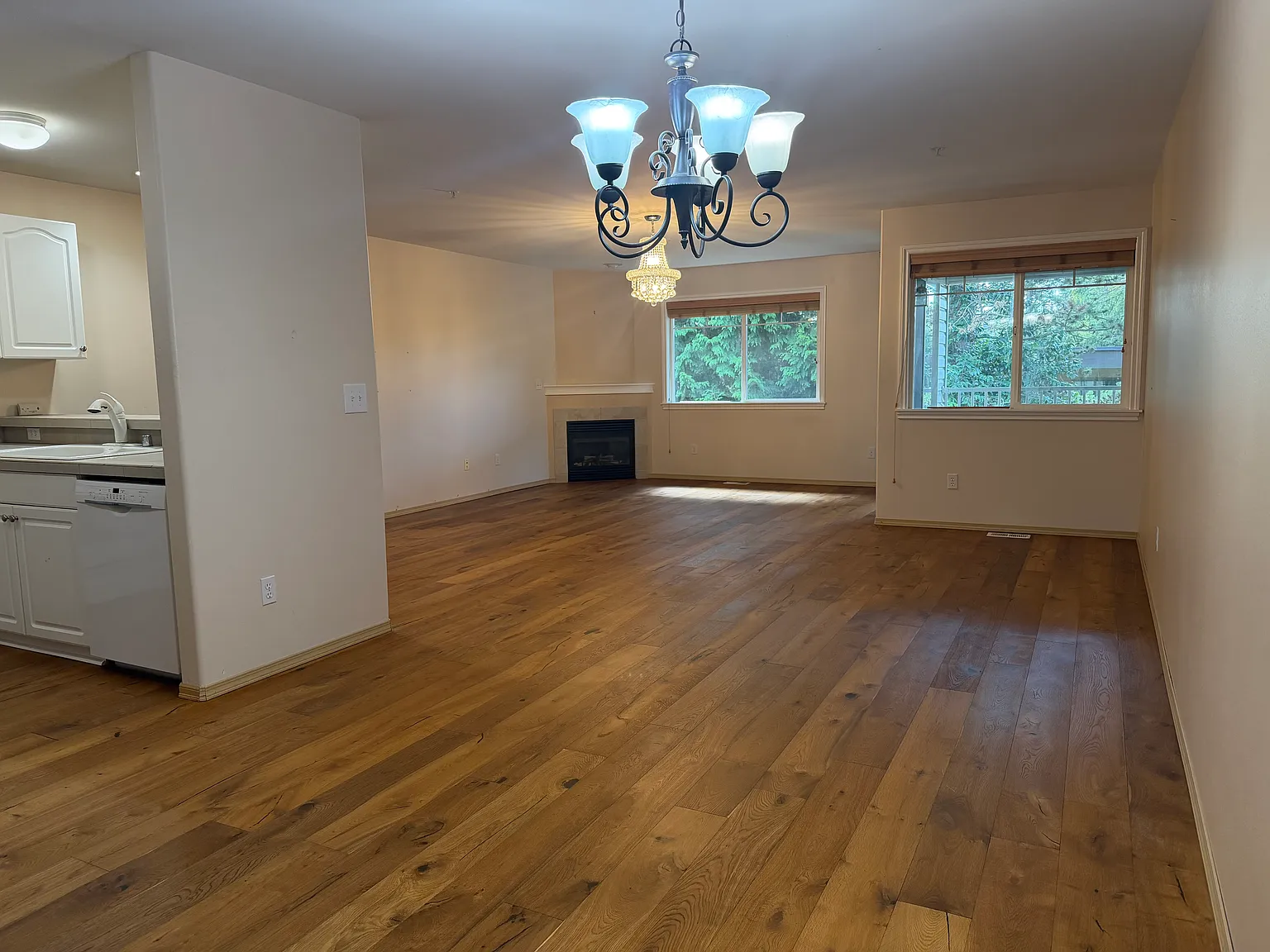 3 bed, 2.5 bath, 1722 sqft, $3,300 — Photo 3