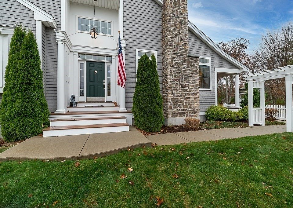 1st image of 2 Heron Cir #A
