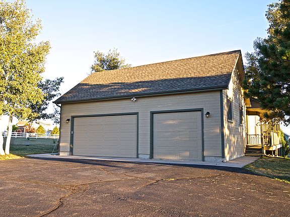 Attached 3 Car Garage