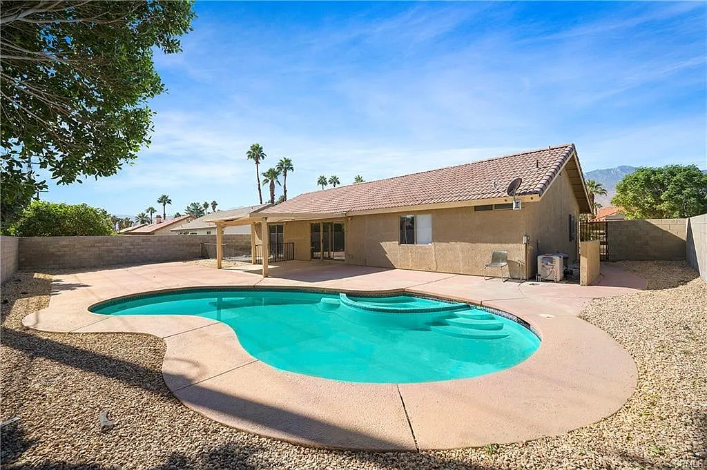 3 bed, 1640 sqft, $1,000 — Photo 4