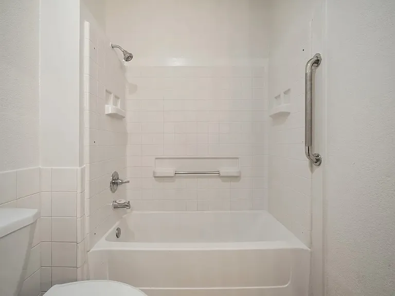 322 Matthews Ave #A — Photo 6