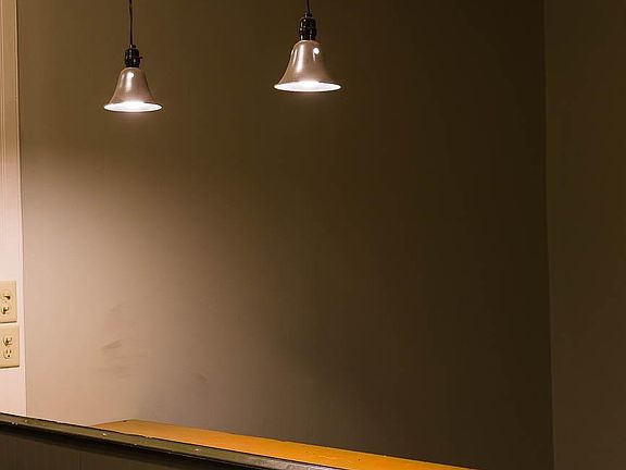 Bar/dining room