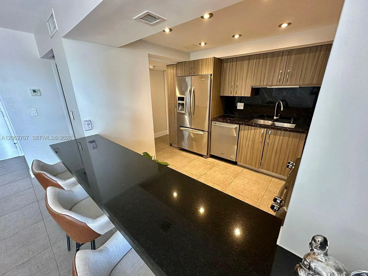 Desoto Park Condo — Photo 4