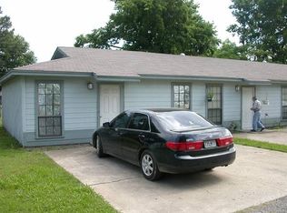 1200 S Donoho St APT 2, Clarksville, TX 75426