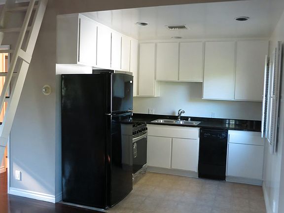 5th image of 4530 Whitsett Ave APT 5