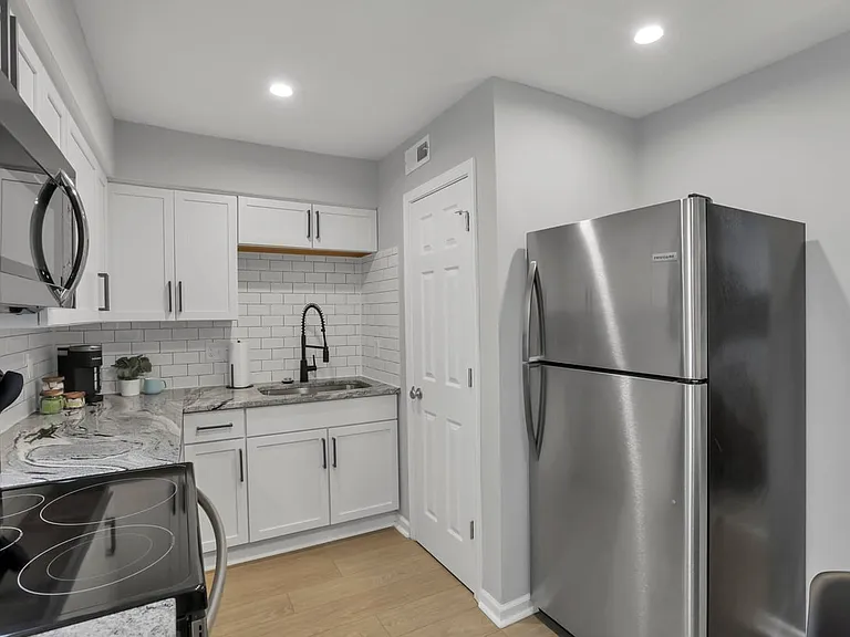 380 Forest St #G — Photo 2