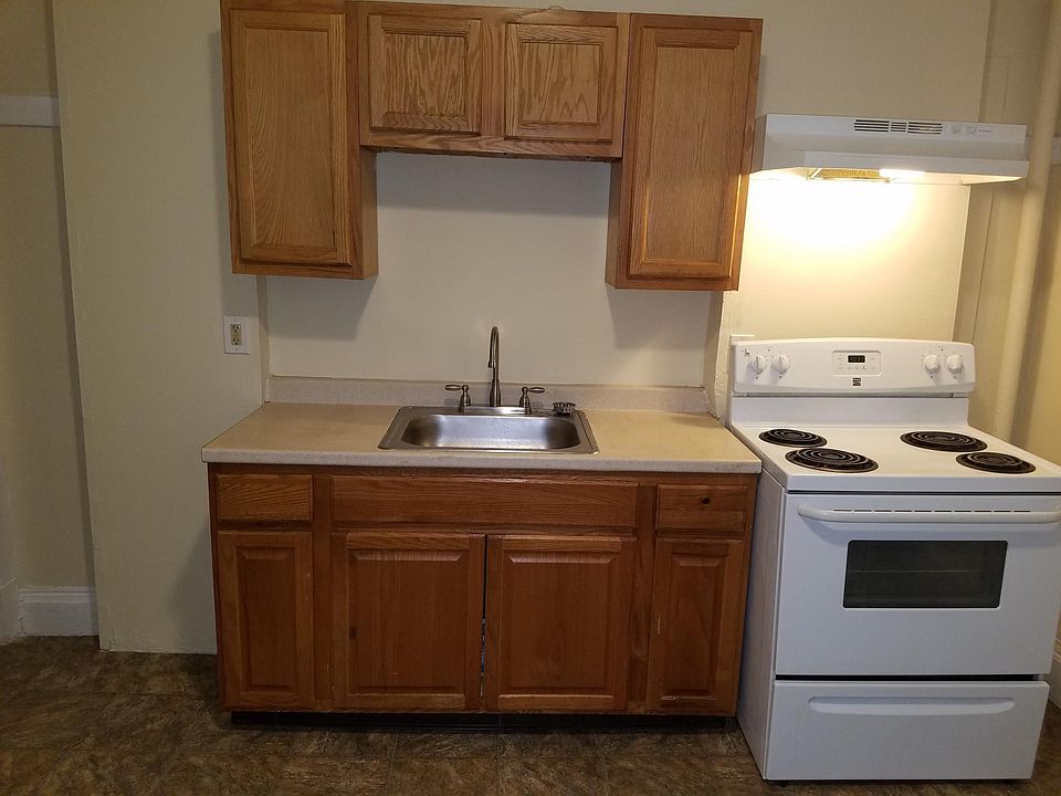 2nd image of 222 Pearl St APT 3R