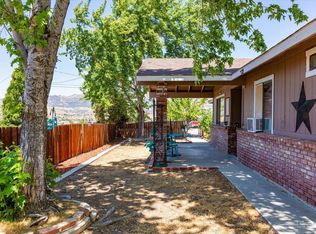 21104 Hillcrest Ct, Tehachapi, CA 93561