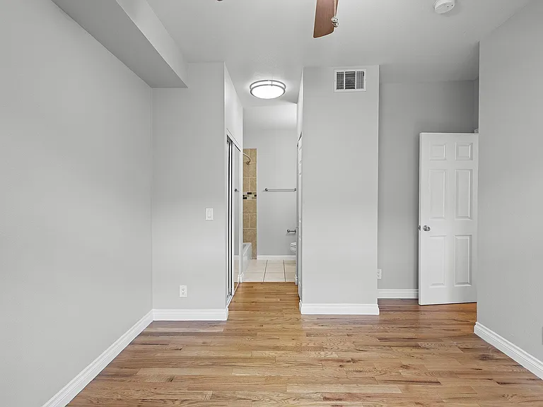 1485 Clayton — Photo 22