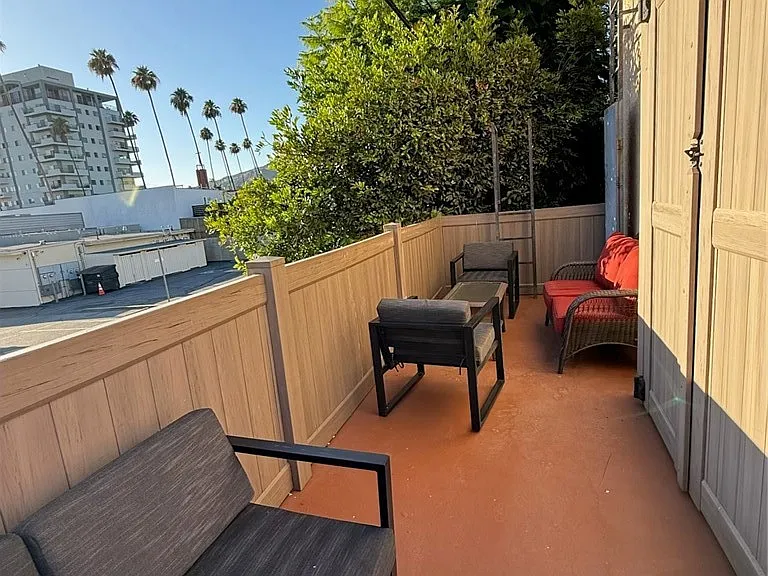 1137 N Maryland Ave #5 — Photo 25