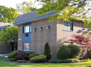 454 S Spring Rd APT 12, Elmhurst, IL 60126