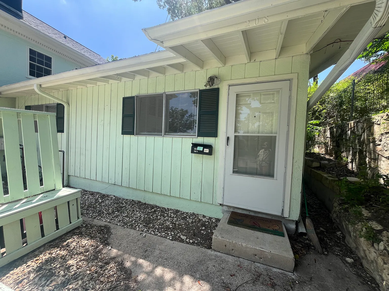 2 bed, 650 sqft, $1,550 — Photo 2