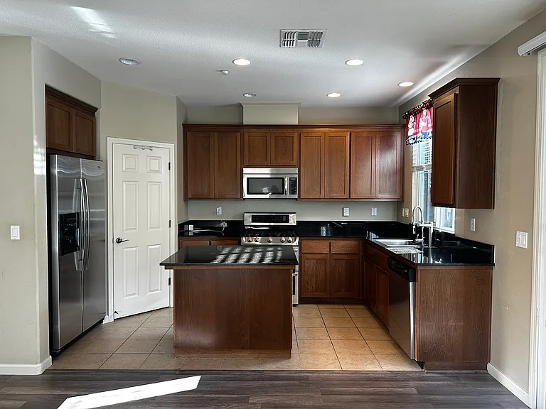 611 Falling Star Dr — Photo 4